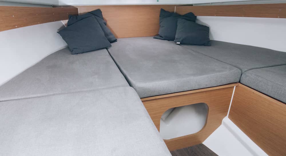 Tu día en Propriano: Alquila una lancha motora para 8 horas de descubrimiento.