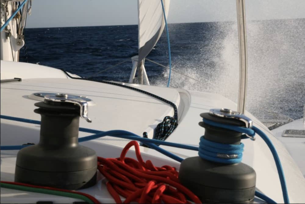 Explore Genebra e desfrute de um dia inteiro navegando em um catamarã.