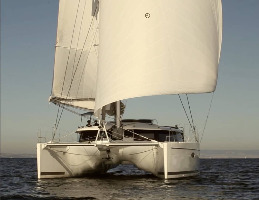 Explore Genebra e desfrute de um dia inteiro navegando em um catamarã.