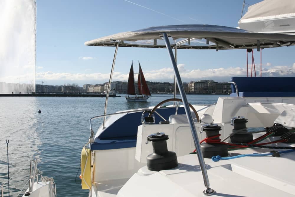 Explore Genebra e desfrute de um dia inteiro navegando em um catamarã.