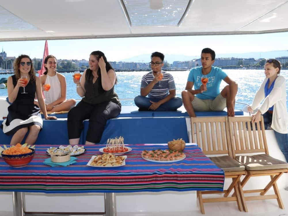 Explore Genebra e desfrute de um dia inteiro navegando em um catamarã.