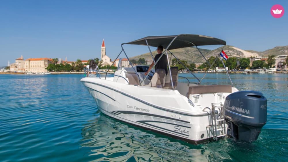 Однодневный круиз к Голубой пещере, островам Вис и Хвар.