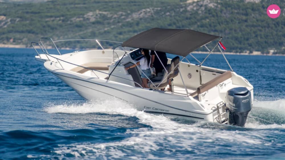 Однодневный круиз к Голубой пещере, островам Вис и Хвар.