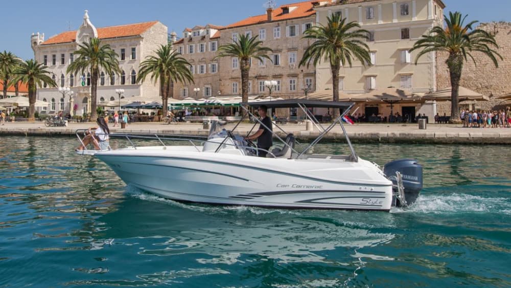 Однодневный круиз к Голубой пещере, островам Вис и Хвар.