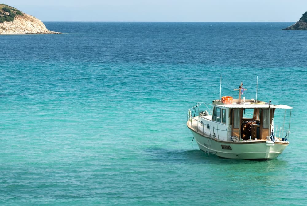 Fuga di mezza giornata in barca a vela: Antiparos, baia di Faneromeni e Laguna Blu