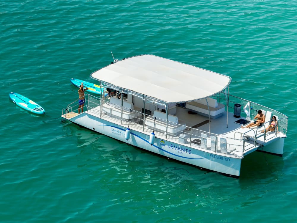 Descubre Balestrate en lancha motora durante 7 horas.