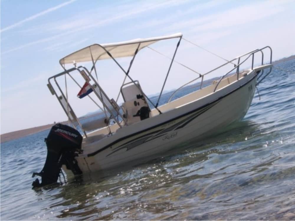 Dalmatian dream: Explore the hidden bays of Bol on a motorboat