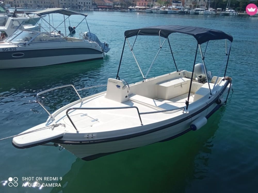 Dalmatian dream: Explore the hidden bays of Bol on a motorboat