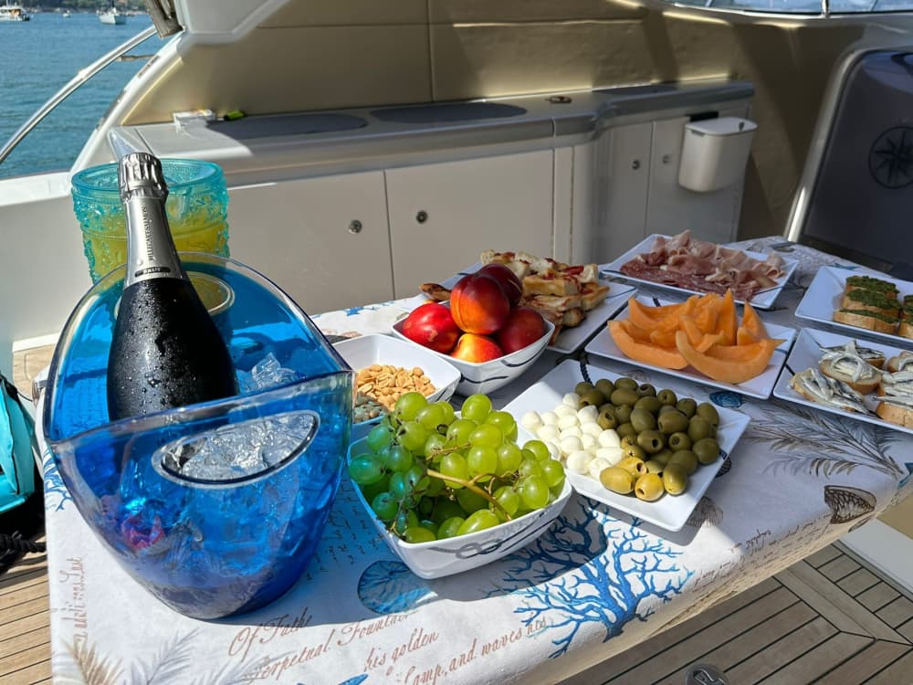 Votre journée à La Spezia : louez un bateau à moteur pour une journée complète de découverte.