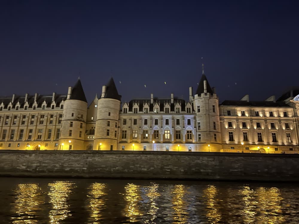 Location de bateau à moteur à la demi-journée à Paris