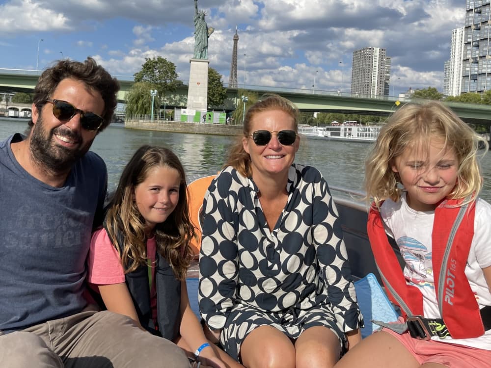 Half-day motorboat rental in Paris