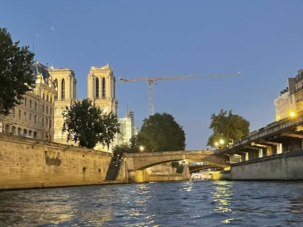 Location de bateau à moteur à la demi-journée à Paris