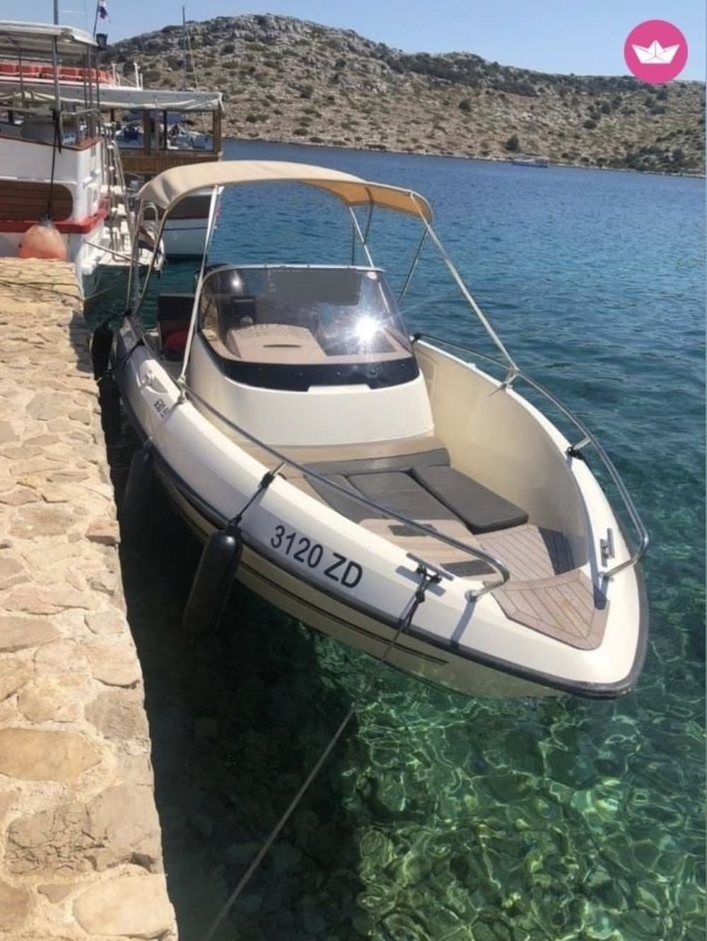 Um dia em Sukošan, num barco a motor.