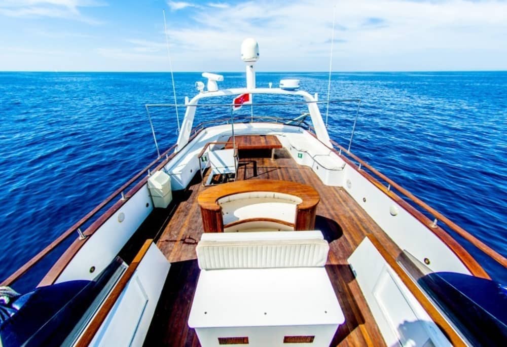 Explorez Marsaxlokk en une demi-journée : louez un bateau à moteur pour 4 h