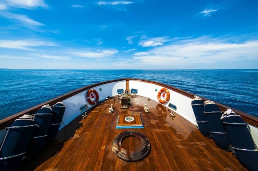 Explorez Marsaxlokk en une demi-journée : louez un bateau à moteur pour 4 h