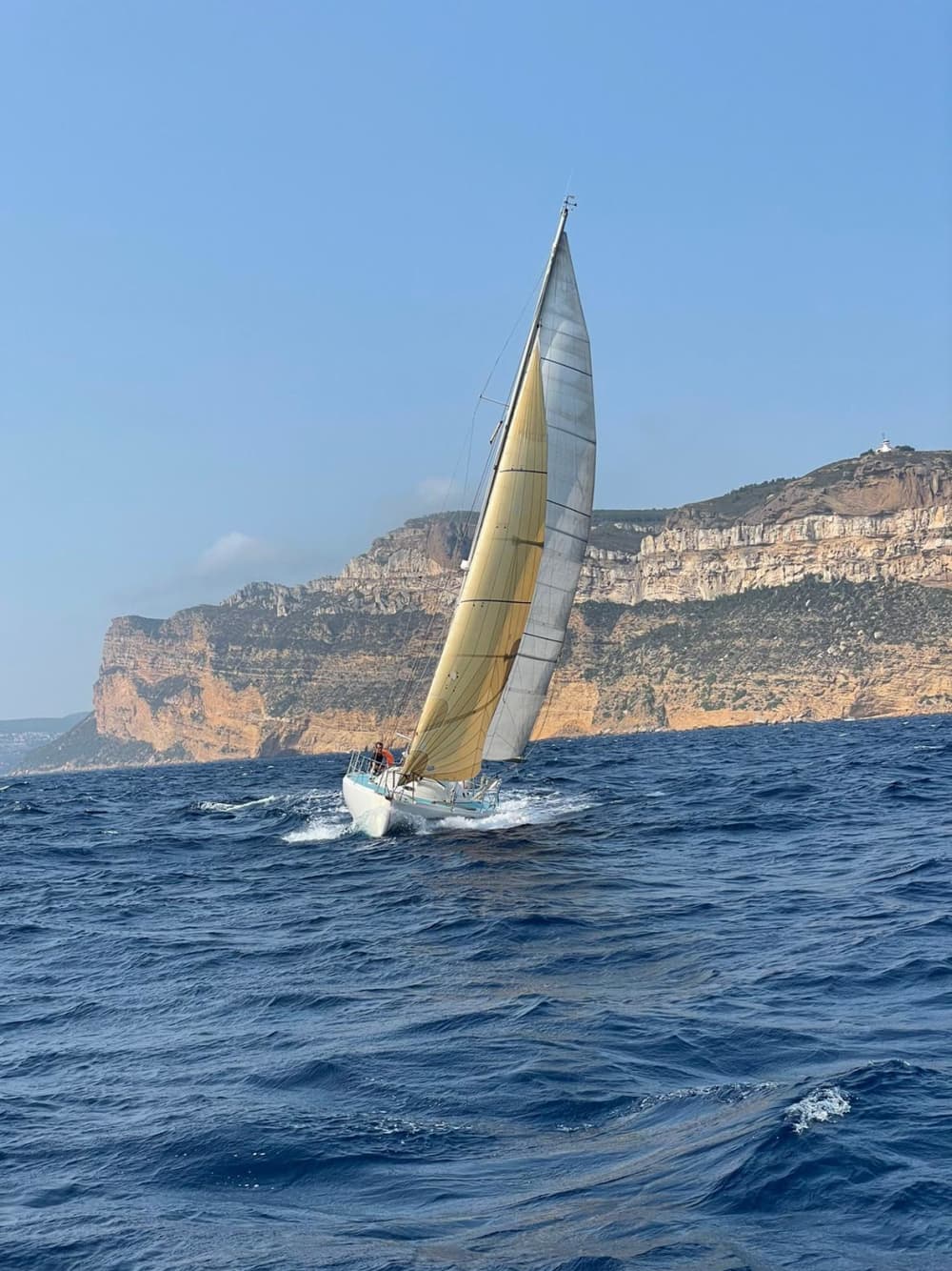 Entdecken Sie La Ciotat auf einem ganztägigen Segeltörn