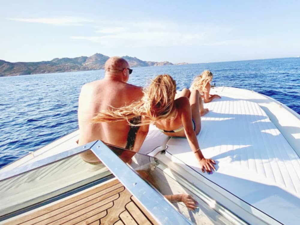 Aperitif bei Sonnenuntergang in den Buchten von Spargi: Entspannung und Meer bei Sonnenuntergang