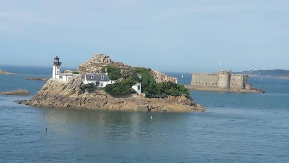Détente à Auray : 10 heures de soleil sur un bateau à moteur