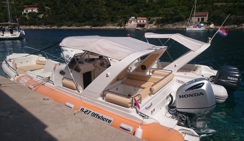 La tua giornata a Bol: noleggia un motoscafo per una giornata intera alla scoperta dell'isola.