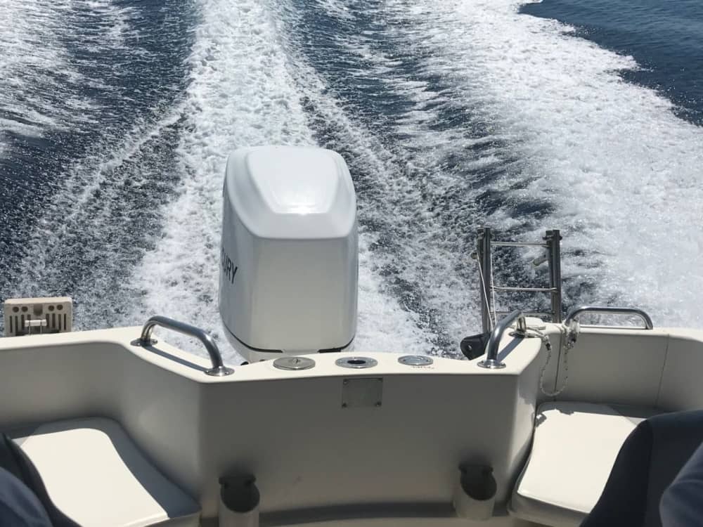 Η μέρα σας στο Χβαρ: Νοικιάστε ένα μηχανοκίνητο σκάφος για 7 ώρες εξερεύνησης