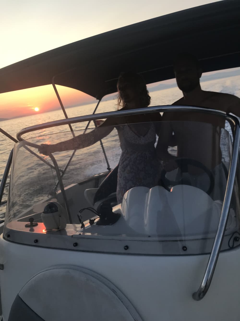 Tu día en Hvar: Alquila una lancha motora para 7 horas de descubrimiento.
