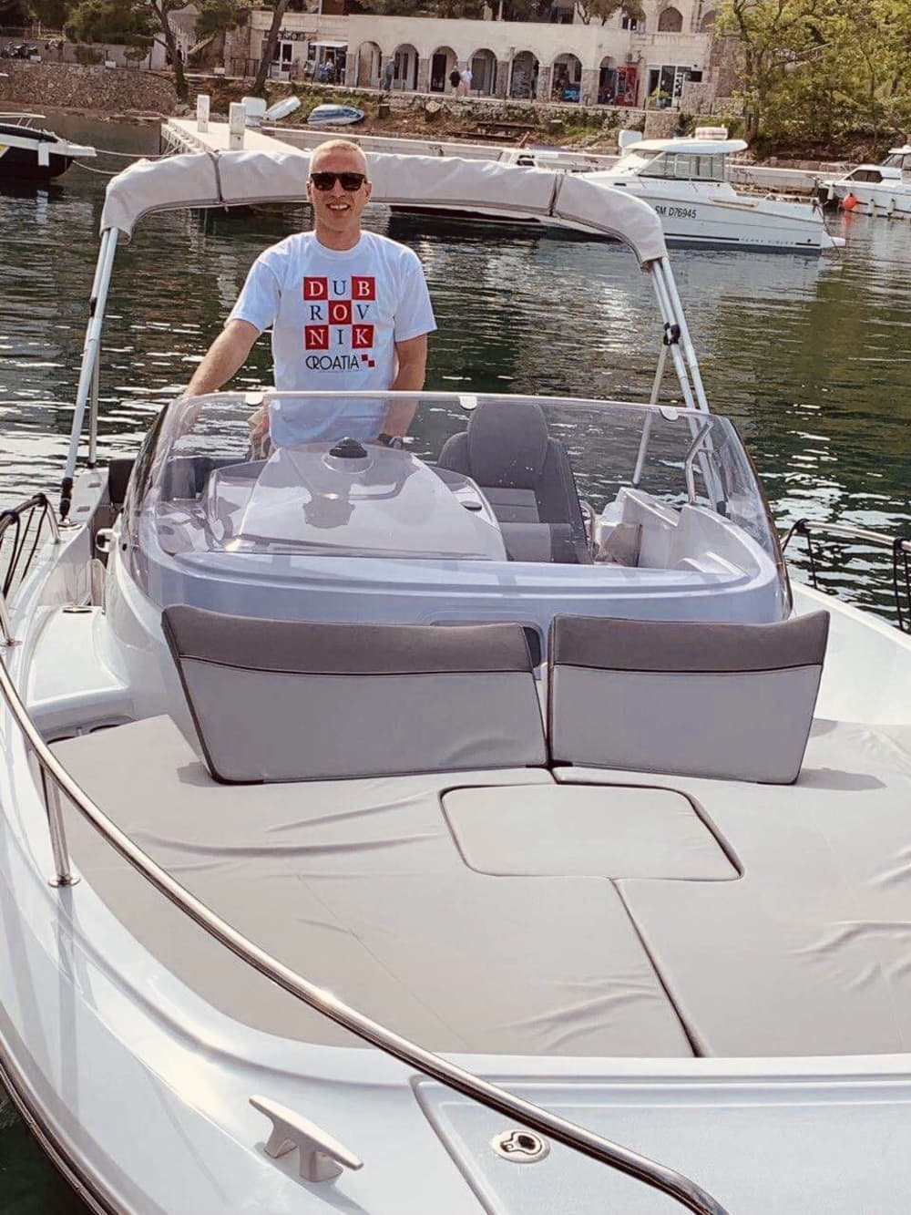 Your day in Cavtat: Rent a motorboat for a full day of discovery