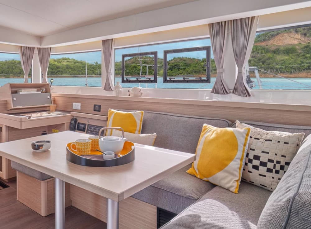 Aventura en Ibiza: navega hacia Es Vedrá y descubre rincones secretos