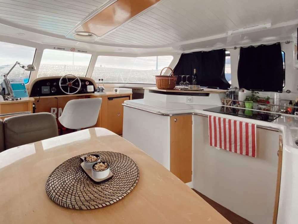 Excursion privée de 6 heures sur un catamaran exclusif à Lisbonne