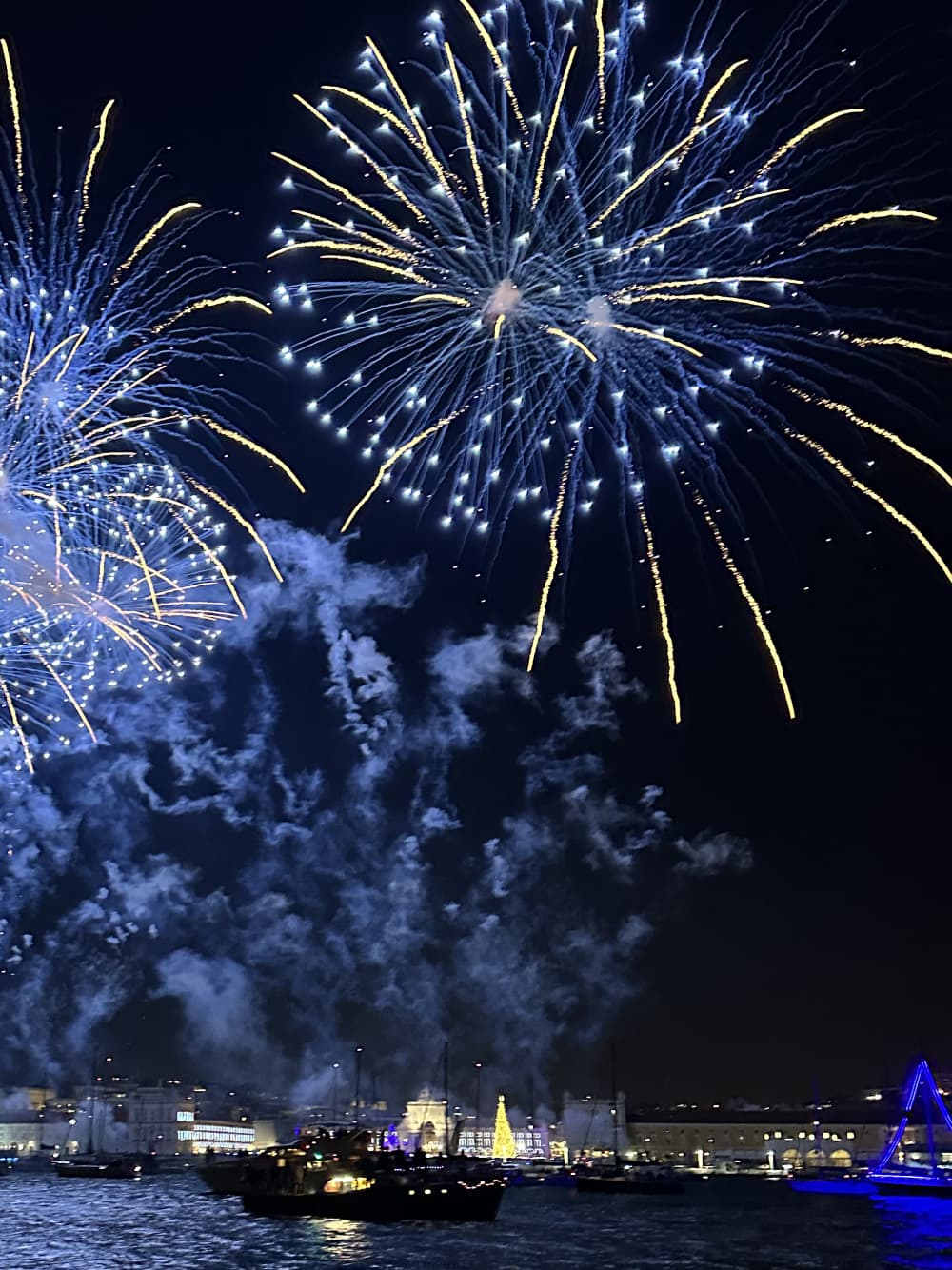 Lisbon: Celebrate New Year's Eve and enjoy the show on board a catamaran