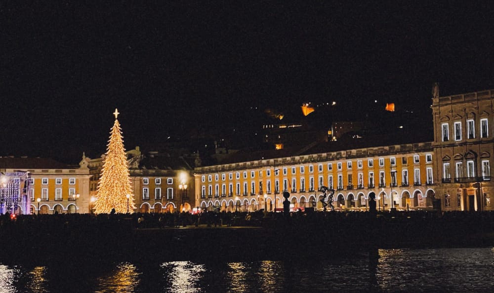 Lisbon: Celebrate New Year's Eve and enjoy the show on board a catamaran