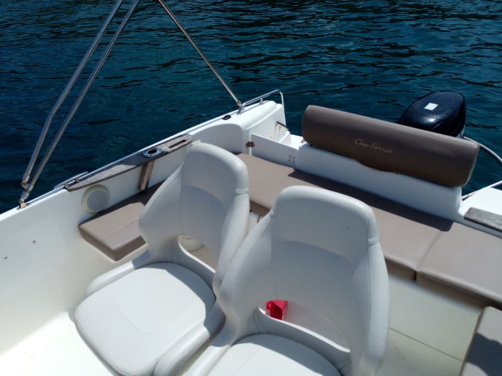 Découvrez Argelès-sur-Mer lors d'une excursion d'une journée en bateau à moteur.