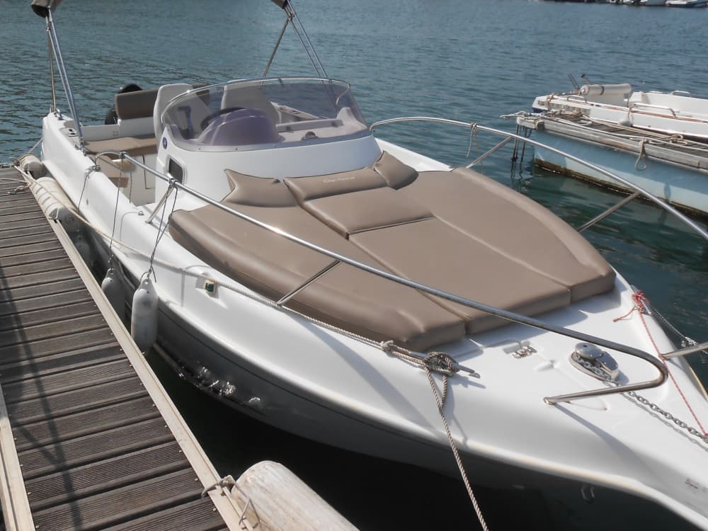 Découvrez Argelès-sur-Mer lors d'une excursion d'une journée en bateau à moteur.