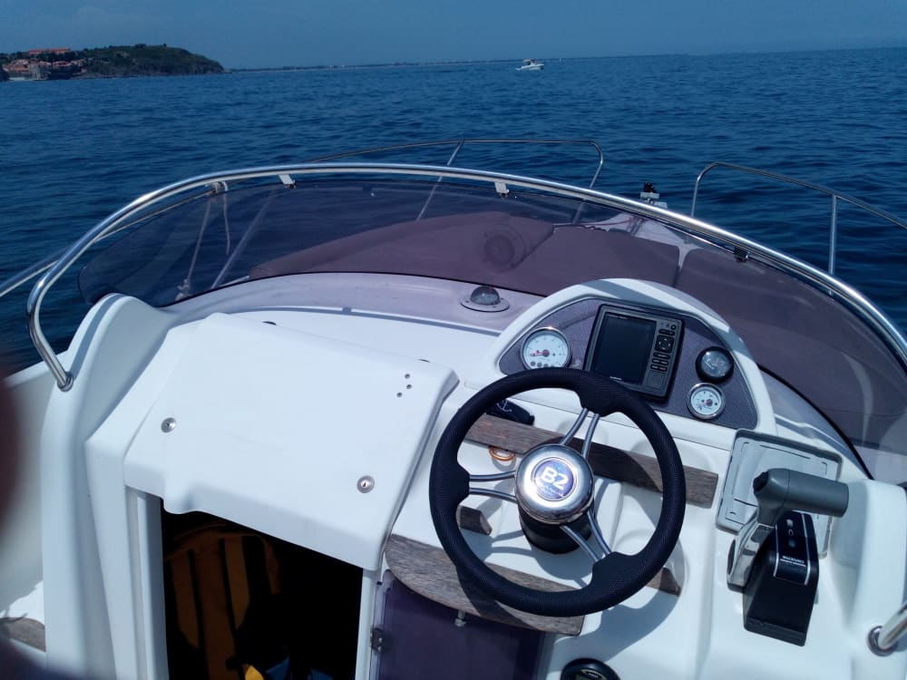 Découvrez Argelès-sur-Mer lors d'une excursion d'une journée en bateau à moteur.