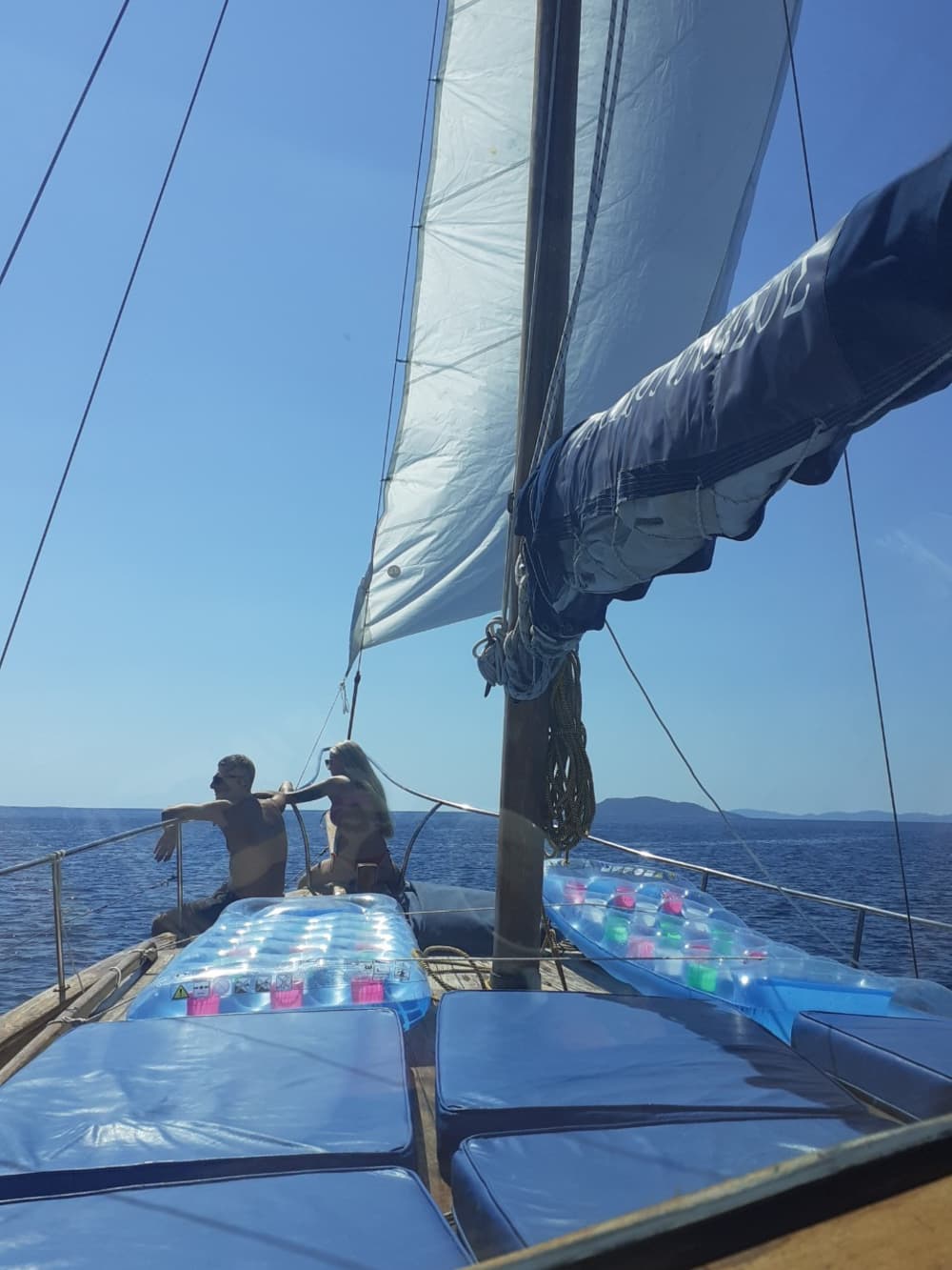 Your own Greek Odyssey: A 7h voyage on a sailboat