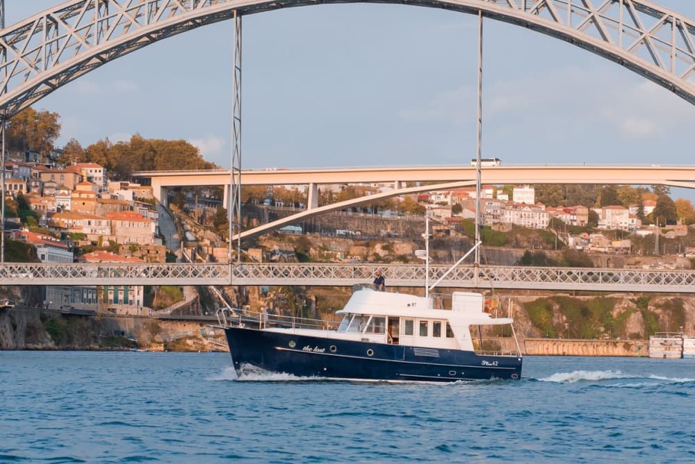 Porto e Além: Cruzeiro Cênico de 3 Horas em Iate até o Atlântico