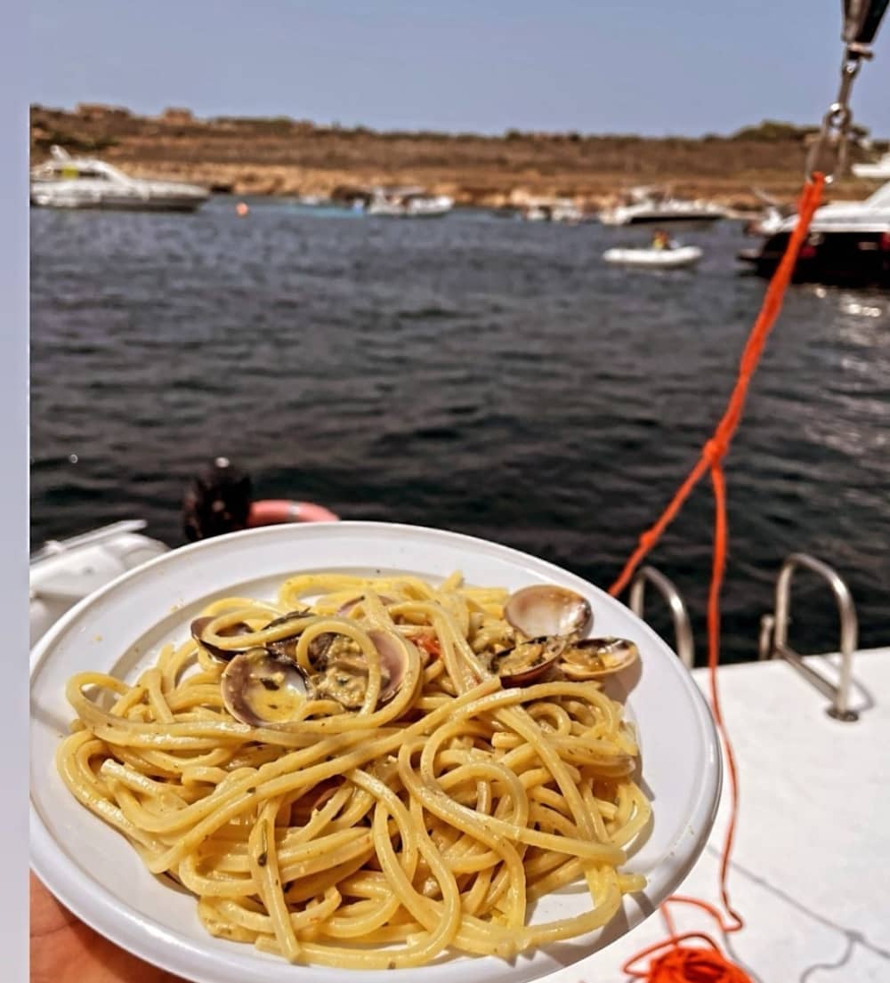 Jouw dag in Marsala: huur een motorboot voor 8,5 uur en ontdek de omgeving.