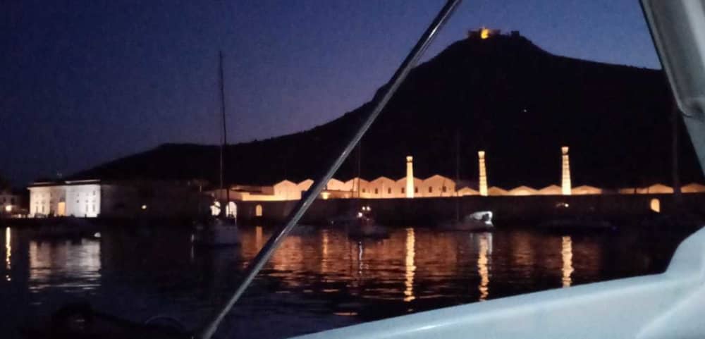 Jouw dag in Marsala: huur een motorboot voor 8,5 uur en ontdek de omgeving.