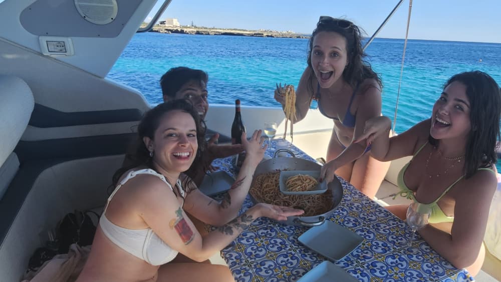 Jouw dag in Marsala: huur een motorboot voor 8,5 uur en ontdek de omgeving.