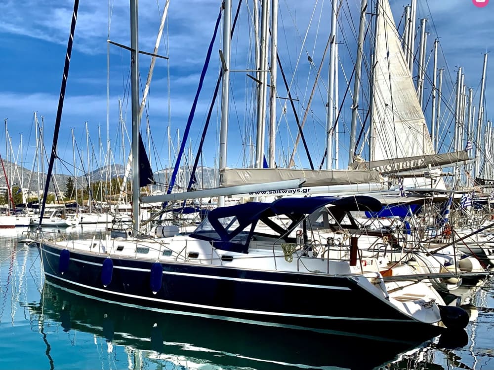 Un assaggio del Mar Ionio: nuota, naviga e rilassati in gemme nascoste della costa.