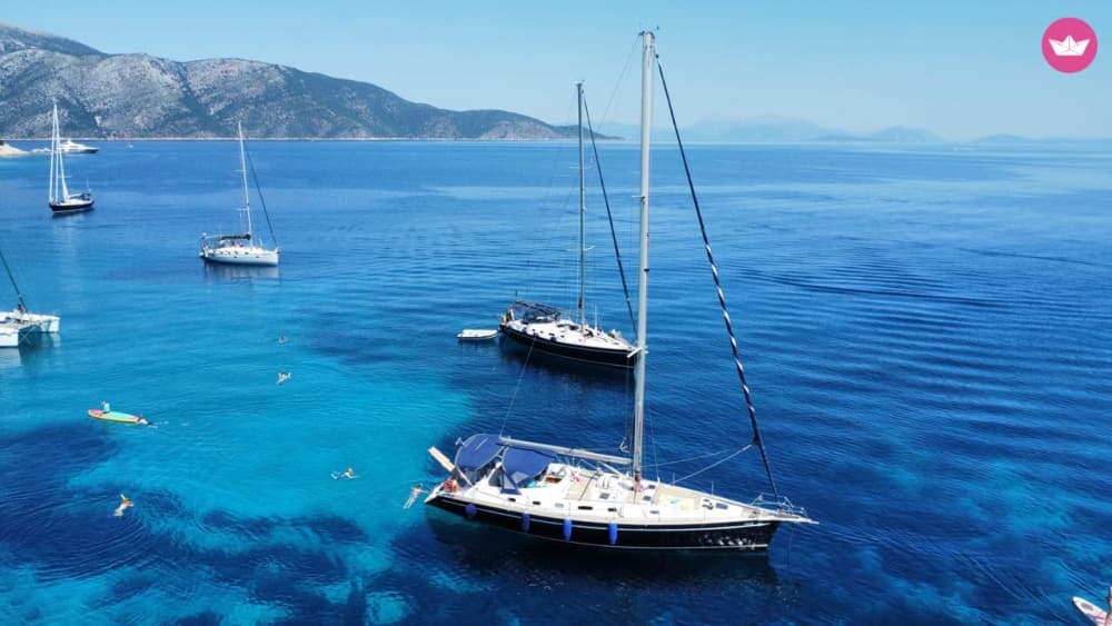 Un assaggio del Mar Ionio: nuota, naviga e rilassati in gemme nascoste della costa.