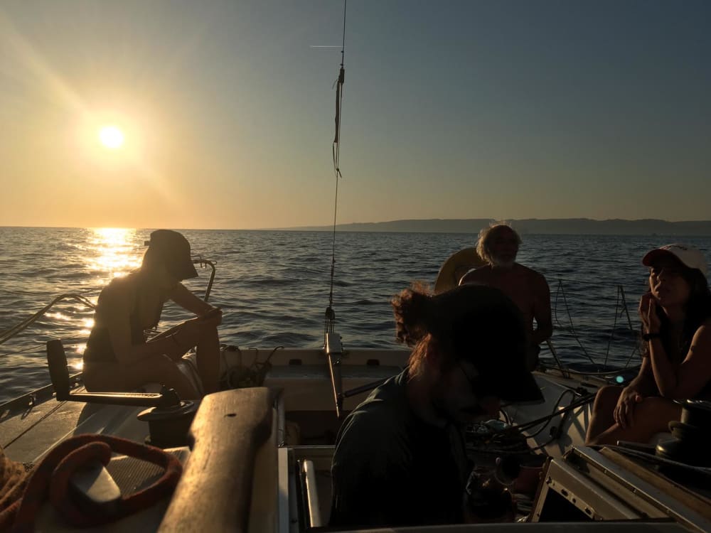 Zonsondergangzeilen – Estaque Cove – Aperitief-snorkelen bij zonsondergang