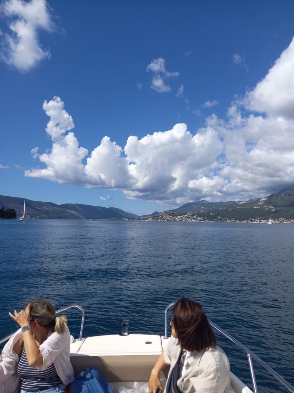 Ferme mytilicole et dégustation de vins – Croisière de 4 heures dans la baie