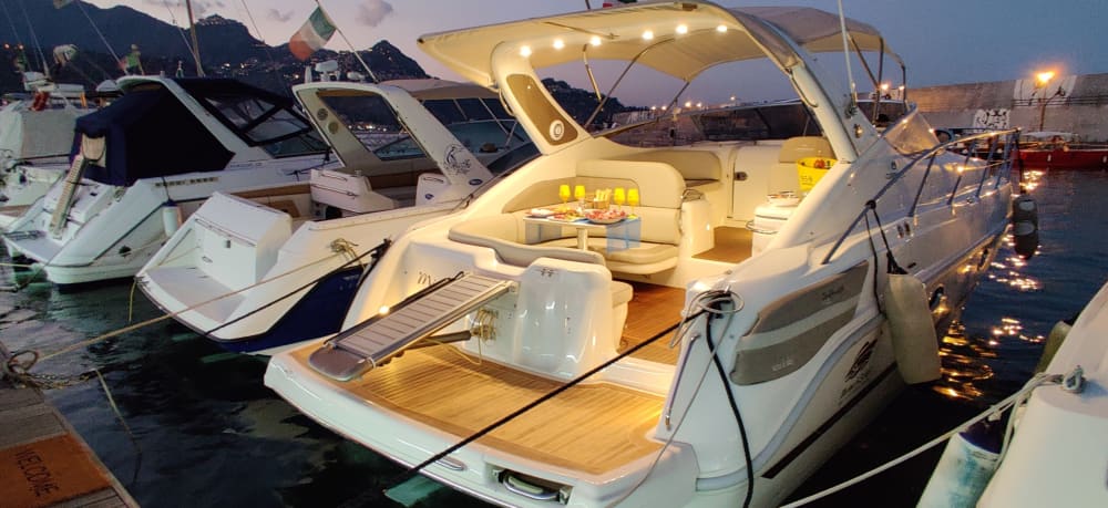 Taormina Baie e Pranzo in Spiaggia – Giornata in Barca di 8 Ore