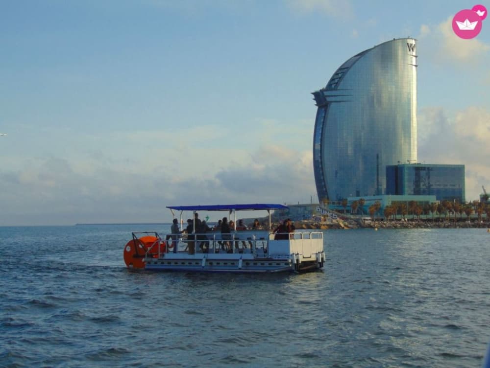 Vivace tour in pedalò di 1,5 ore a Port Forum: sorseggia, pedala e divertiti!