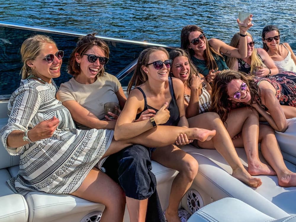 Geburtstagsparty mit der Yacht in Frankfurt mit Skyline Ausblick - 2h