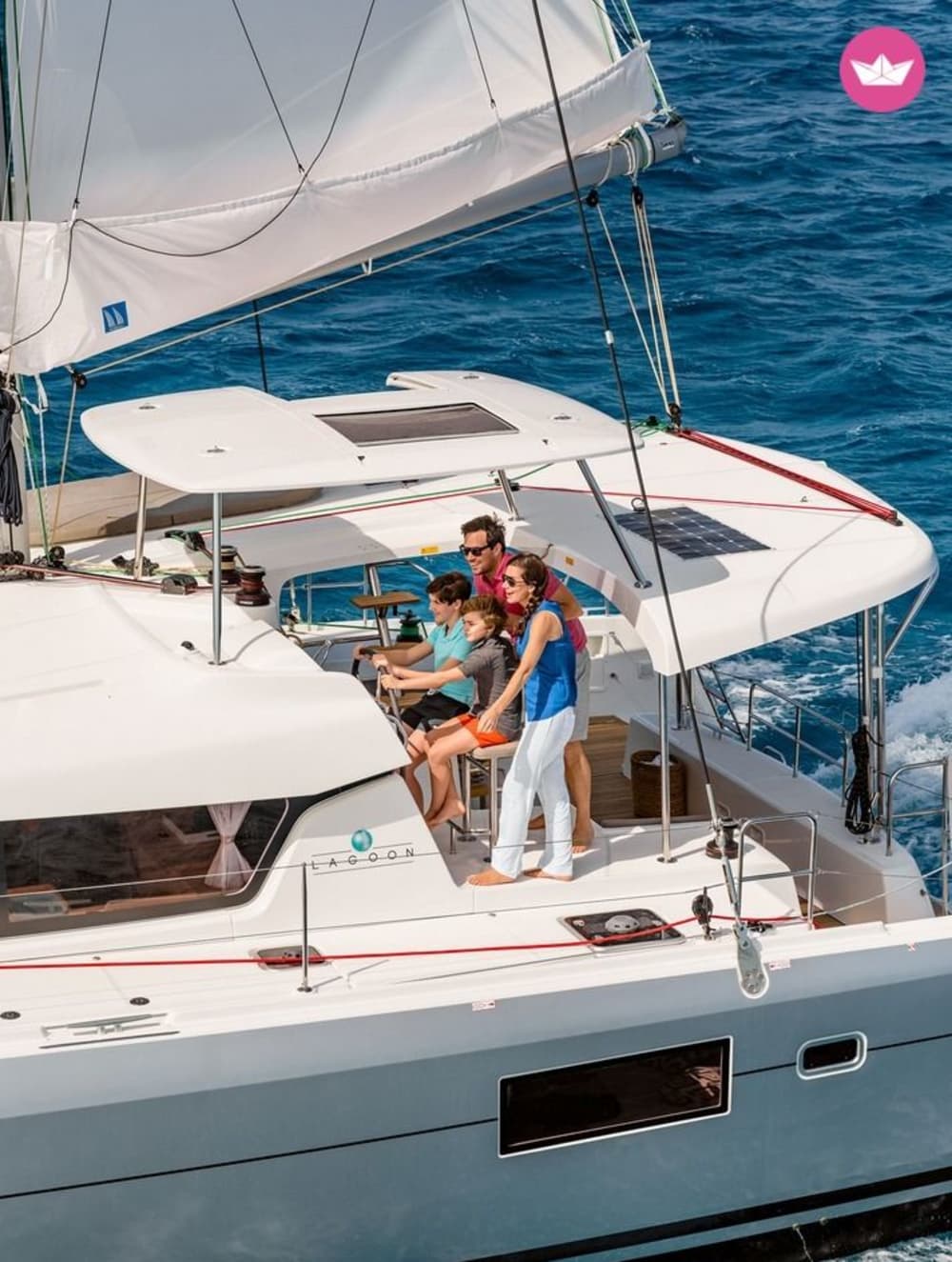 Полудневный круиз по острову Парос на борту судна Lagoon 420.