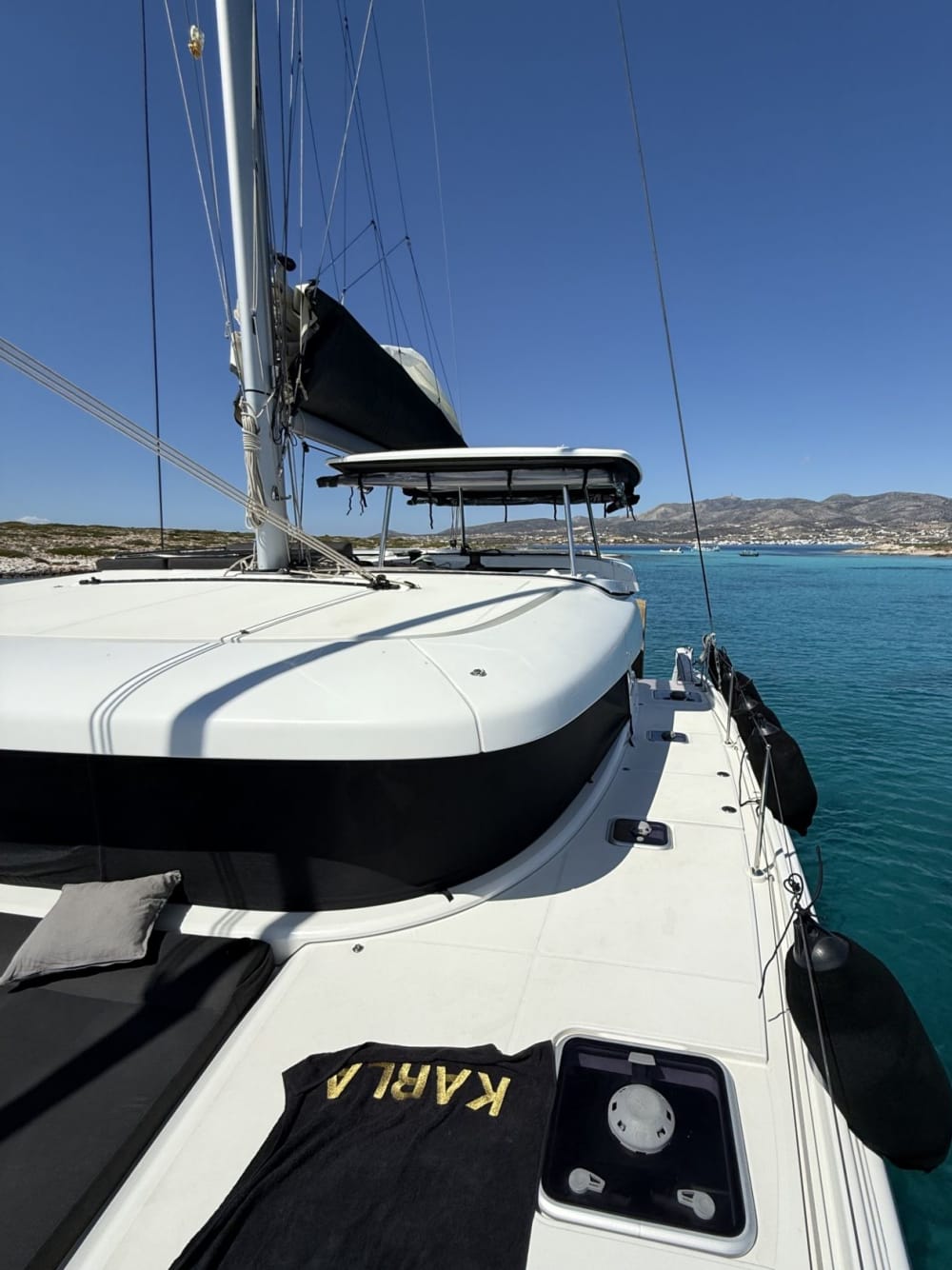 Полудневный круиз по острову Парос на борту судна Lagoon 420.