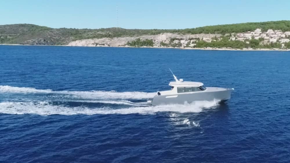 Discover Korčula on a motorboat for 9h