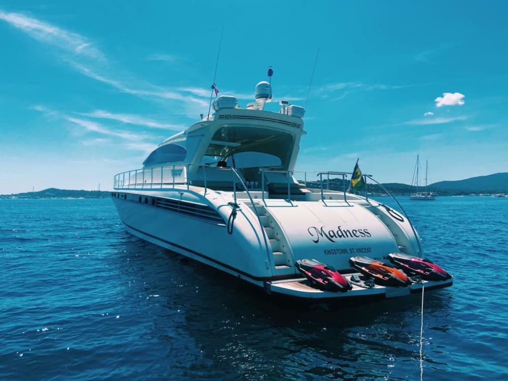 Daily trip on a motor yacht departing from Saint-Tropez