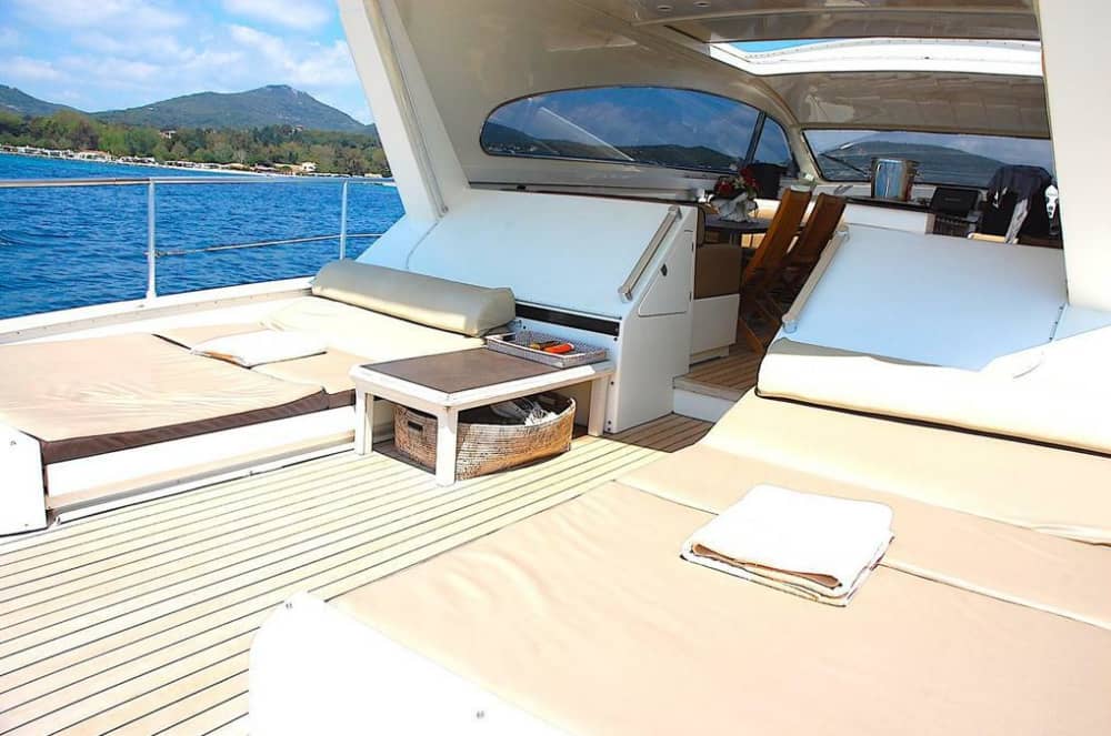 Daily trip on a motor yacht departing from Saint-Tropez